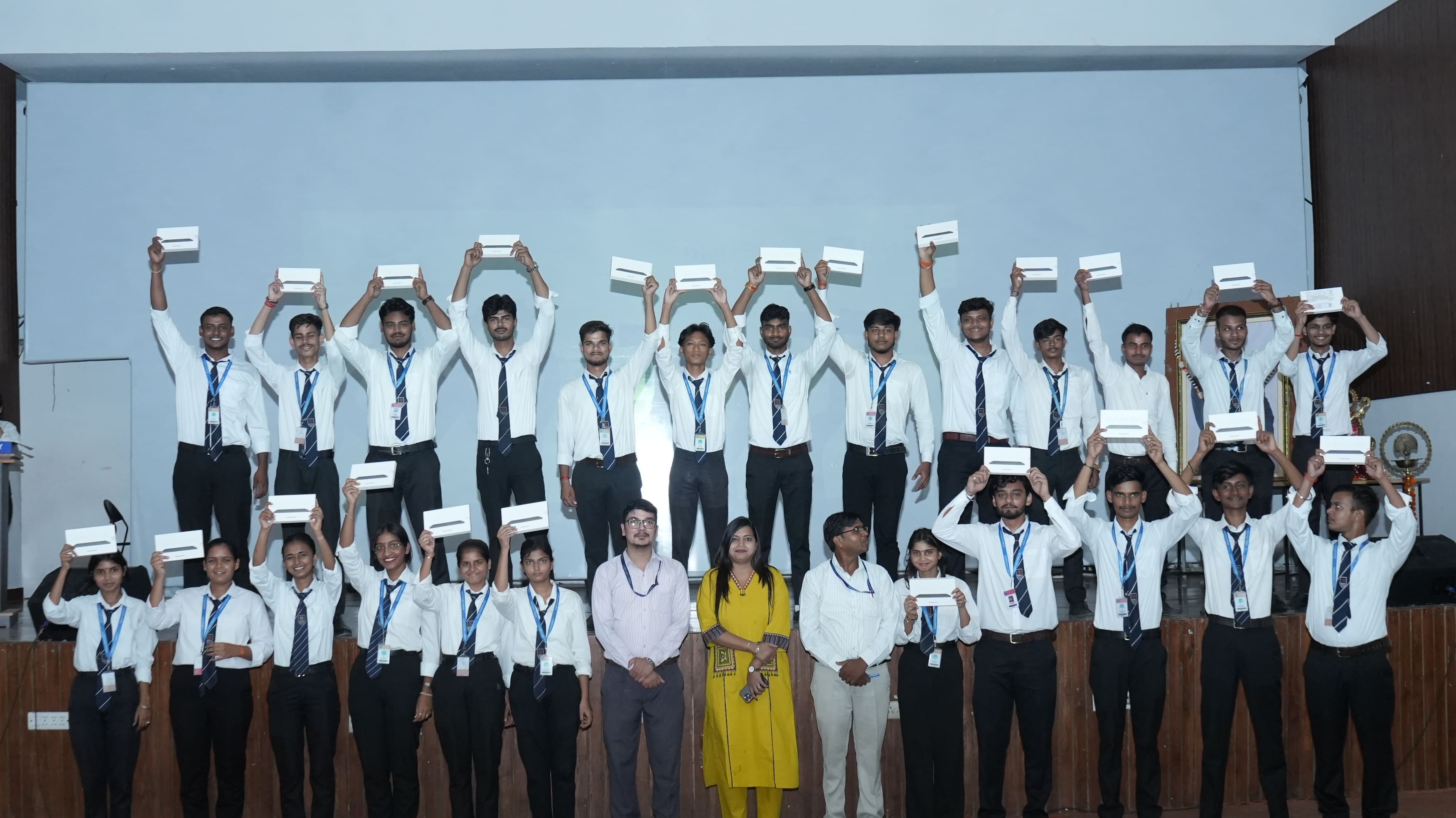 swami-vivekananda-yojana-ru-distributes-tablets-mission-digishakti-2k25