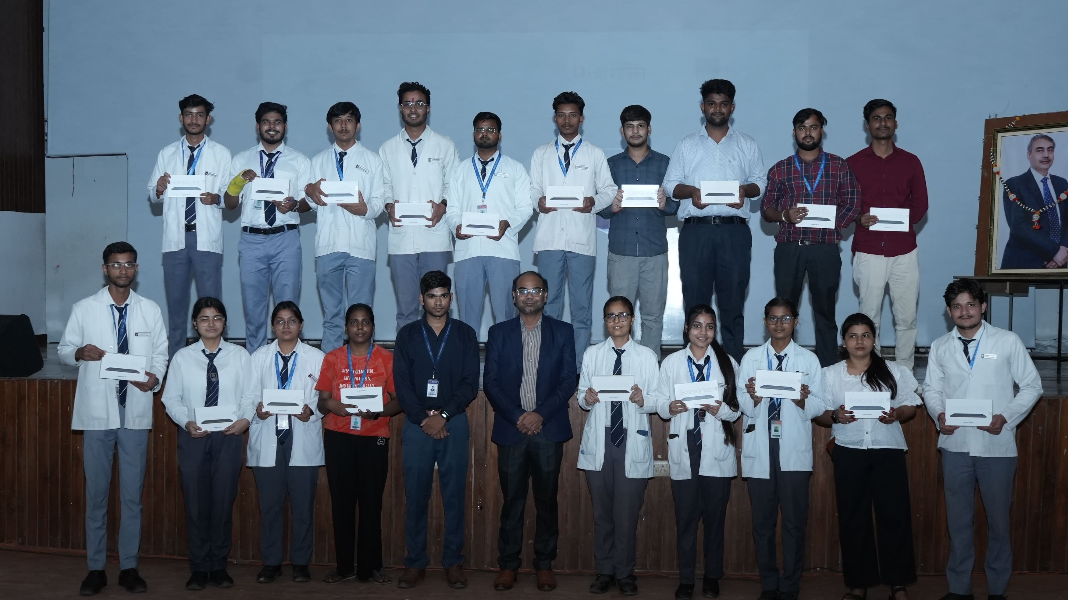 swami-vivekananda-yojana-ru-distributes-tablets-mission-digishakti-2k25