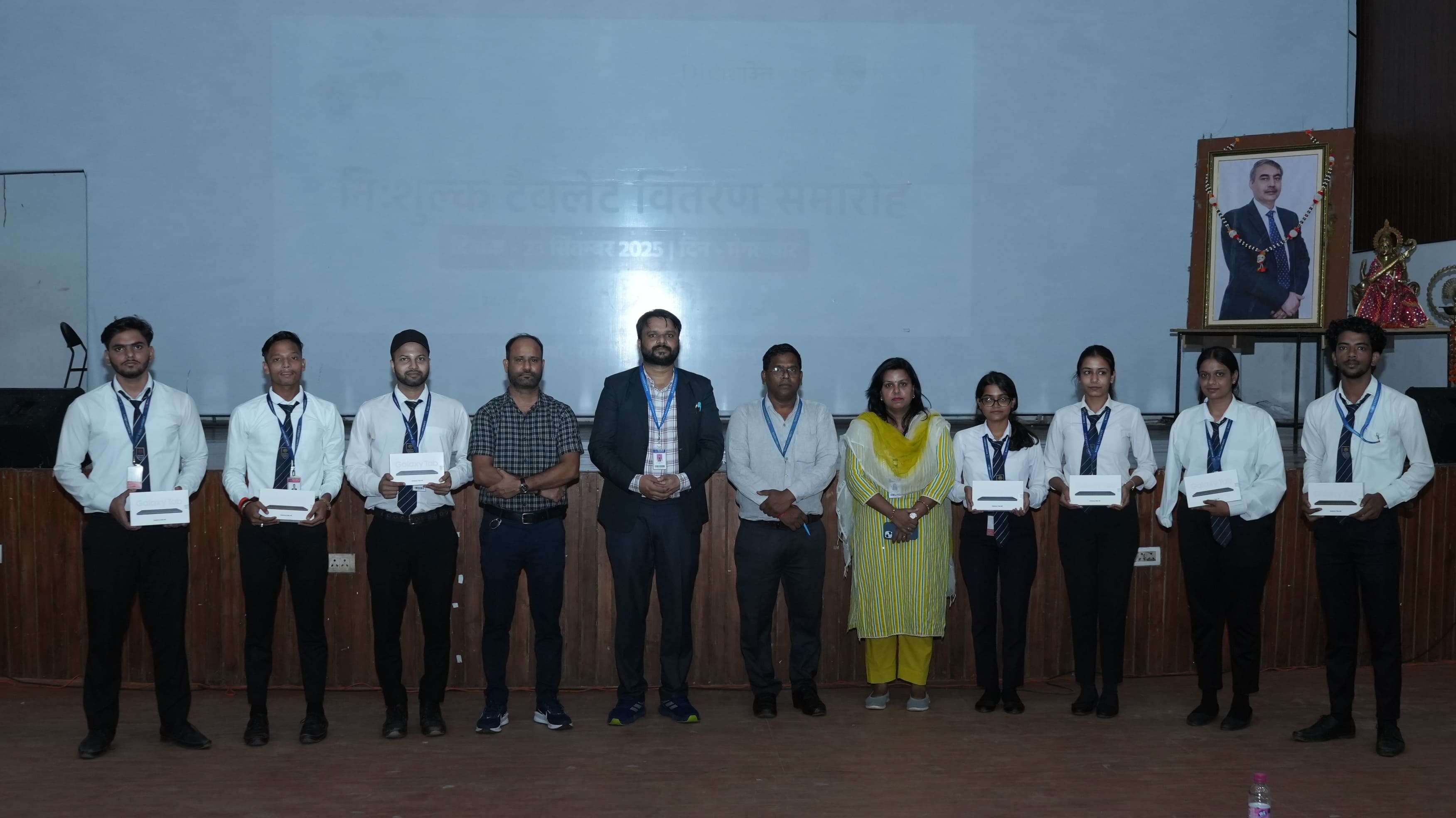 swami-vivekananda-yojana-ru-distributes-tablets-mission-digishakti-2k25