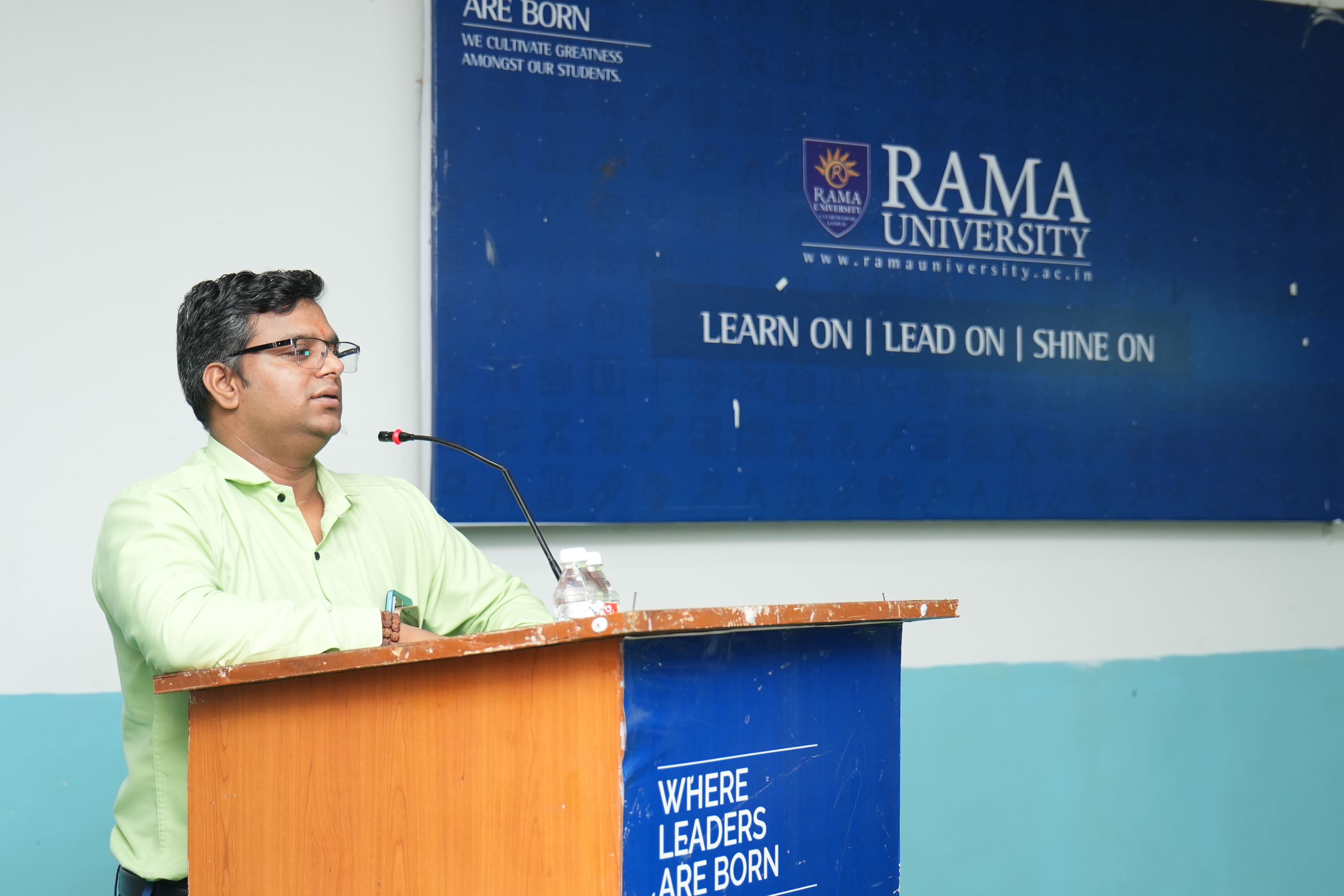 fet-organises-expert-talk-on-education-technology